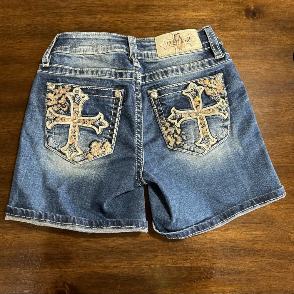 Miss Me Signature Shorts SIZE 25